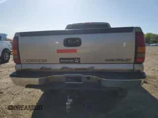 2000 Chevrolet Silverado 2500 LT с VIN 1GCGK29U6YE381488, выставлен на аукционе Copart как лот 53831175 с пробегом 238 810 миль миль и Списание • Salvage title. История ставок и продаж доступна на DreamBid. Изображение 6.