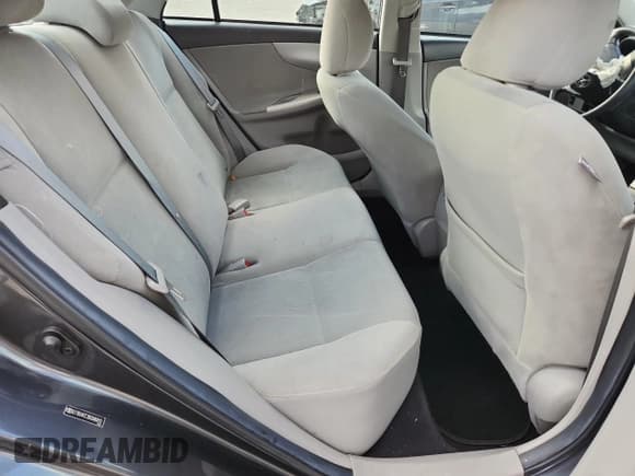 ✅ 2011 Toyota Corolla L • VIN: 2T1BU4EE3BC686813 • Lot: 92200345. Wystawiony na Copart z przebiegiem Nie podano. Bezpłatny archiwum sprzedaży aukcyjnych z USA i szczegółowy raport historii pojazdu na DreamBid. Zdjęcie 10.