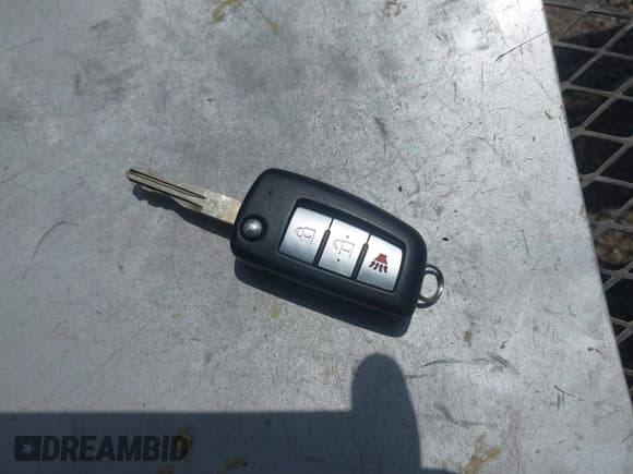 ✅ 2017 Nissan Rogue SL • VIN: 5N1AT2MV6HC789953 • Lot: 42255122. Listed on IAAI with 184,790 mi. Free auction sales archive from the USA and detailed vehicle history report at DreamBid. Image 11.