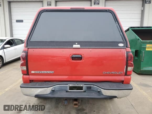 ✅ 2005 Chevrolet Silverado 1500 LS • VIN: 2GCEC19VX51374693 • Лот: 44377964. Опубликован ранее на Copart с пробегом 120 114 миль. Бесплатный доступ к архиву аукционных продаж из США и подробный отчёт об истории автомобиля на DreamBid. Изображение 6.