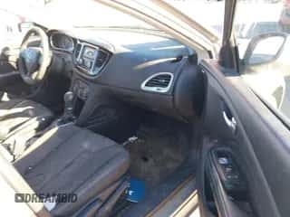 2015 Dodge Dart SXT z VIN 1C3CDFBB6FD200115, wystawiony jako IAAI lot #43515120 z przebiegiem 140 911 mil mil oraz . Historia ofert i sprzedaży dostępna na DreamBid. Obrazek 5.