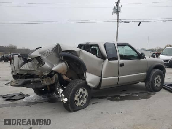 2001 Chevrolet S-10 LS ZR2 с VIN 1GCCT19W918136664, выставлен на аукционе Copart как лот 83030804 с пробегом 253 013 миль миль и Списание • Salvage title. История ставок и продаж доступна на DreamBid. Изображение 3.