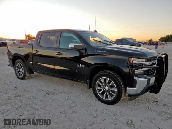 ✅ 2020 Chevrolet Silverado 1500 LT • VIN: 3GCPWCEDXLG294890 • Lot: 90742135. Wystawiony na Copart z przebiegiem Nie podano. Bezpłatny archiwum sprzedaży aukcyjnych z USA i szczegółowy raport historii pojazdu na DreamBid. Zdjęcie 4.