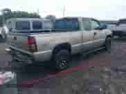 ✅ 2000 Chevrolet Silverado 1500 LS • VIN: 2GCEK19T9Y1331453 • Lot: 42671687. Wystawiony na IAAI z przebiegiem 233 675 mil mil. Skorzystaj z bezpłatnego archiwum sprzedaży aukcyjnych z USA i zobacz szczegółowy raport historii pojazdu na DreamBid. Zdjęcie 4.