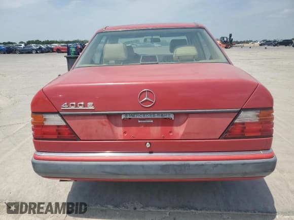 ✅ 1993 Mercedes-Benz 400 E • VIN: WDBEA34E2PB866452 • Lot: 53141995. Wystawiony na Copart z przebiegiem 105 692 mil. Bezpłatny archiwum sprzedaży aukcyjnych z USA i szczegółowy raport historii pojazdu na DreamBid. Zdjęcie 6.