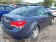 2013 Chevrolet Cruze 1LT z VIN 1G1PC5SB1D7232128, wystawiony jako IAAI lot #40415492 z przebiegiem 159 418 mil mil oraz . Historia ofert i sprzedaży dostępna na DreamBid. Obrazek 4.