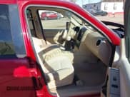 ✅ 2006 Ford Explorer XLS • VIN: 1FMEU72E56UA25727 • Lot: 40819312. Wystawiony na IAAI z przebiegiem 199 740 mil. Bezpłatny archiwum sprzedaży aukcyjnych z USA i szczegółowy raport historii pojazdu na DreamBid. Zdjęcie 5.