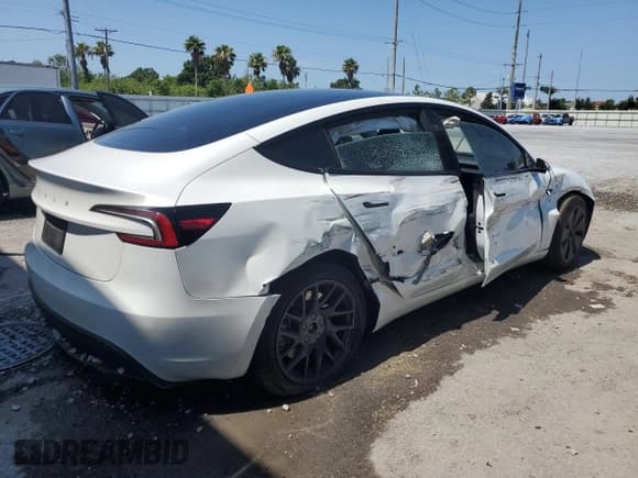 ✅ 2024 Tesla Model 3 • VIN: 5YJ3E1EA8RF862502 • Lot: 58070265. Wystawiony na Copart z przebiegiem 9 554 mil. Bezpłatny archiwum sprzedaży aukcyjnych z USA i szczegółowy raport historii pojazdu na DreamBid. Zdjęcie 3.