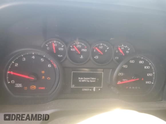 ✅ 2020 GMC Sierra 1500 • VIN: 1GTR8AEF2LZ275033 • Лот: 82672615. Опубликован ранее на Copart с пробегом 225 023 миль. Бесплатный доступ к архиву аукционных продаж из США и подробный отчёт об истории автомобиля на DreamBid. Изображение 9.