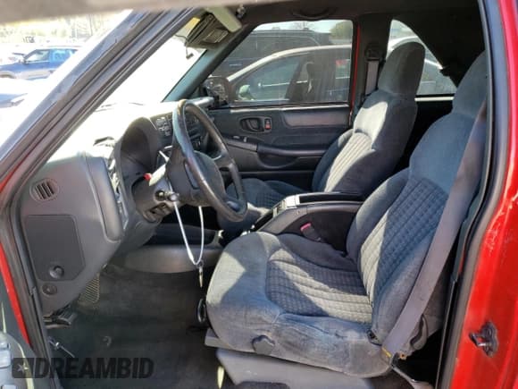 ✅ 1999 Chevrolet Blazer LS • VIN: 1GNCT18W7XK100976 • Lot: 74916084. Listed on Copart with 164,183 mi. Free auction sales archive from the USA and detailed vehicle history report at DreamBid. Image 7.