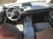 ✅ 2024 Mazda CX-30 S • VIN: 3MVDMBAM7RM612434 • Lot: 70040865. Wystawiony na Copart z przebiegiem Nie podano. Bezpłatny archiwum sprzedaży aukcyjnych z USA i szczegółowy raport historii pojazdu na DreamBid. Zdjęcie 8.