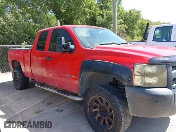 2010 Chevrolet Silverado 1500 Work Truck z VIN 1GCSCPEX2AZ120197, wystawiony jako IAAI lot #42876585 z przebiegiem 230 135 mil mil oraz . Historia ofert i sprzedaży dostępna na DreamBid. Obrazek 13.