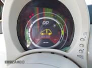 ✅ 2013 FIAT 500e • VIN: 3C3CFFGE0DT744467 • Lot: 43130445. Wystawiony na IAAI z przebiegiem 79 928 mil. Bezpłatny archiwum sprzedaży aukcyjnych z USA i szczegółowy raport historii pojazdu na DreamBid. Zdjęcie 7.