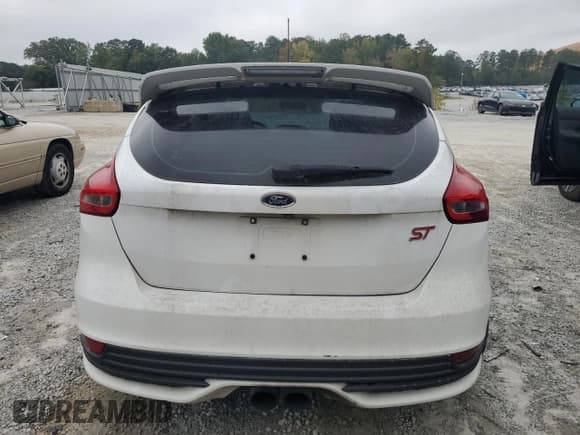 ✅ 2017 Ford Focus ST • VIN: 1FADP3L91HL221535 • Lot: 84009415. Wystawiony na Copart z przebiegiem 81 210 mil. Bezpłatny archiwum sprzedaży aukcyjnych z USA i szczegółowy raport historii pojazdu na DreamBid. Zdjęcie 6.