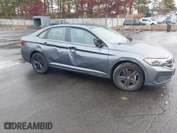 ✅ 2023 Volkswagen Jetta SE • VIN: 3VW7M7BU1PM028728 • Lot: 43695090. Wystawiony na IAAI z przebiegiem 10 061 mil. Bezpłatny archiwum sprzedaży aukcyjnych z USA i szczegółowy raport historii pojazdu na DreamBid. Zdjęcie 6.