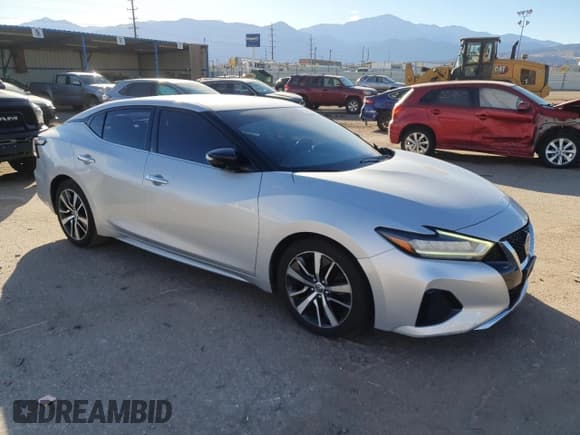 ✅ 2019 Nissan Maxima SL • VIN: 1N4AA6AV5KC377946 • Lot: 91626985. Listed on Copart with 136,052 mi. Free auction sales archive from the USA and detailed vehicle history report at DreamBid. Image 4.