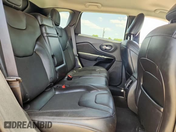 ✅ 2019 Jeep Cherokee Latitude Plus • VIN: 1C4PJLLB6KD296180 • Lot: 61436725. Wystawiony na Copart z przebiegiem 96 738 mil. Bezpłatny archiwum sprzedaży aukcyjnych z USA i szczegółowy raport historii pojazdu na DreamBid. Zdjęcie 11.