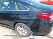 2015 Hyundai Sonata SE z VIN 5NPE24AF3FH159312, wystawiony jako IAAI lot #43229354 z przebiegiem 167 235 mil mil oraz . Historia ofert i sprzedaży dostępna na DreamBid. Obrazek 18.