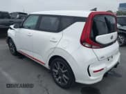 ✅ 2020 Kia Soul GT-Line • VIN: KNDJ63AUXL7701663 • Lot: 43367980. Wystawiony na IAAI z przebiegiem 74 270 mil. Bezpłatny archiwum sprzedaży aukcyjnych z USA i szczegółowy raport historii pojazdu na DreamBid. Zdjęcie 3.