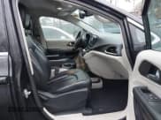 ✅ 2018 Chrysler Pacifica Touring L • VIN: 2C4RC1BGXJR260928 • Lot: 43825608. Wystawiony na IAAI z przebiegiem 147 551 mil. Bezpłatny archiwum sprzedaży aukcyjnych z USA i szczegółowy raport historii pojazdu na DreamBid. Zdjęcie 5.