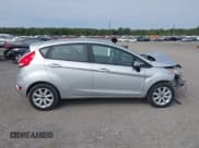 ✅ 2013 Ford Fiesta SE • VIN: 3FADP4EJ9DM164457 • Lot: 43276730. Wystawiony na IAAI z przebiegiem 95 000 mil. Bezpłatny archiwum sprzedaży aukcyjnych z USA i szczegółowy raport historii pojazdu na DreamBid. Zdjęcie 12.