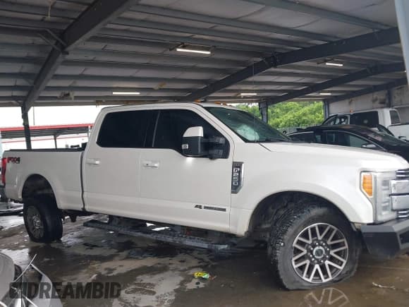 ✅ 2019 Ford F-250 XL • VIN: 1FT7W2BT9KEG32470 • Lot: 42748879. Wystawiony na IAAI z przebiegiem 166 653 mil. Bezpłatny archiwum sprzedaży aukcyjnych z USA i szczegółowy raport historii pojazdu na DreamBid. Zdjęcie 13.