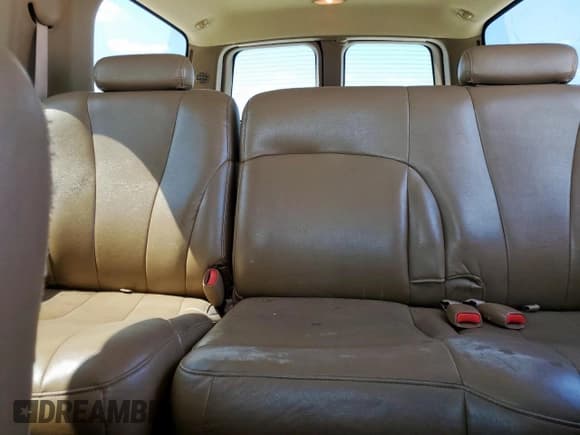 ✅ 2000 Chevrolet Suburban LS • VIN: 3GNEC16T3YG208182 • Lot: 81924095. Wystawiony na Copart z przebiegiem 126 283 mil. Bezpłatny archiwum sprzedaży aukcyjnych z USA i szczegółowy raport historii pojazdu na DreamBid. Zdjęcie 10.