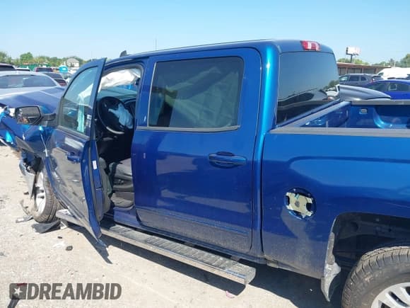 ✅ 2018 Chevrolet Silverado 1500 LT • VIN: 3GCPCREC7JG356648 • Lot: 43140800. Wystawiony na IAAI z przebiegiem Nie podano. Bezpłatny archiwum sprzedaży aukcyjnych z USA i szczegółowy raport historii pojazdu na DreamBid. Zdjęcie 13.