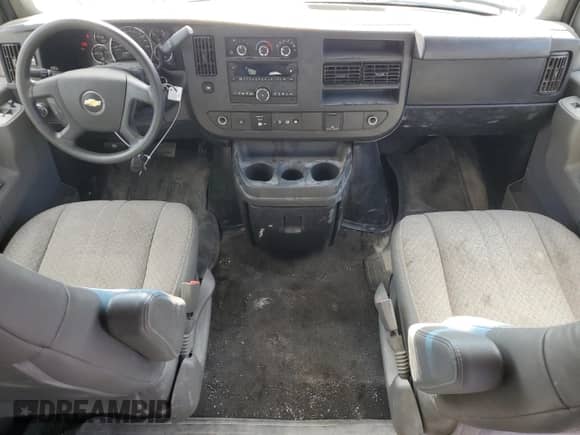 2018 Chevrolet Express Passenger LT с VIN 1GAZGPFG7J1332036, выставлен на аукционе Copart как лот 84705964 с пробегом 45 900 миль миль и Списание • Salvage title. История ставок и продаж доступна на DreamBid. Изображение 8.