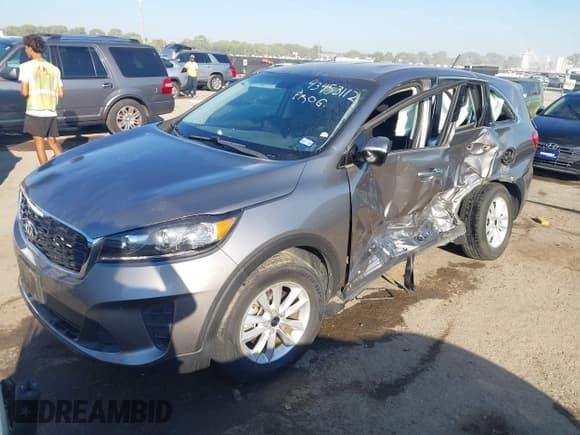 ✅ 2019 Kia Sorento LX • VIN: 5XYPG4A59KG435561 • Lot: 43453112. Listed on IAAI with 53,279 mi. Free auction sales archive from the USA and detailed vehicle history report at DreamBid. Image 2.
