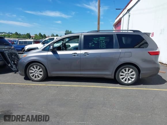 ✅ 2015 Toyota Sienna XLE • VIN: 5TDYK3DC6FS626001 • Лот: 42945911. Опубликован ранее на IAAI с пробегом 114 961 миль. Бесплатный доступ к архиву аукционных продаж из США и подробный отчёт об истории автомобиля на DreamBid. Изображение 14.