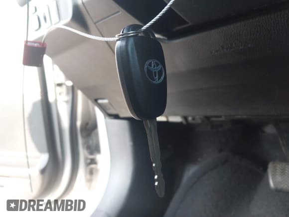 ✅ 2013 Toyota RAV4 XLE • VIN: 2T3WFREV8DW027398 • Lot: 42498916. Listed on IAAI with 193,246 mi. Free auction sales archive from the USA and detailed vehicle history report at DreamBid. Image 11.