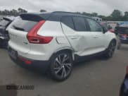 ✅ 2022 Volvo XC40 R-Design • VIN: YV4162UM9N2739856 • Лот: 67259025. Опубликован ранее на Copart с пробегом 20 304 миль. Бесплатный доступ к архиву аукционных продаж из США и подробный отчёт об истории автомобиля на DreamBid. Изображение 3.