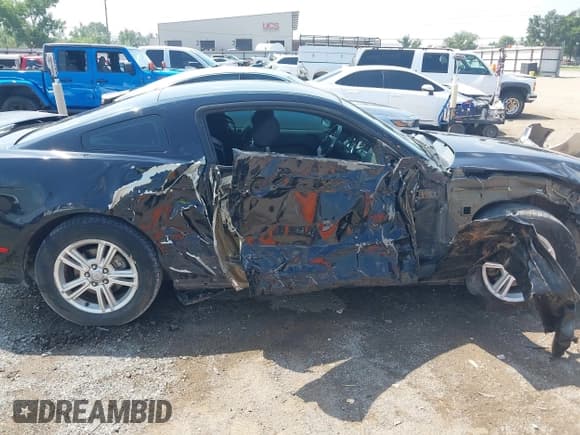 ✅ 2013 Ford Mustang V6 • VIN: 1ZVBP8AM9D5269415 • Lot: 42904297. Wystawiony na IAAI z przebiegiem 229 515 mil. Bezpłatny archiwum sprzedaży aukcyjnych z USA i szczegółowy raport historii pojazdu na DreamBid. Zdjęcie 14.