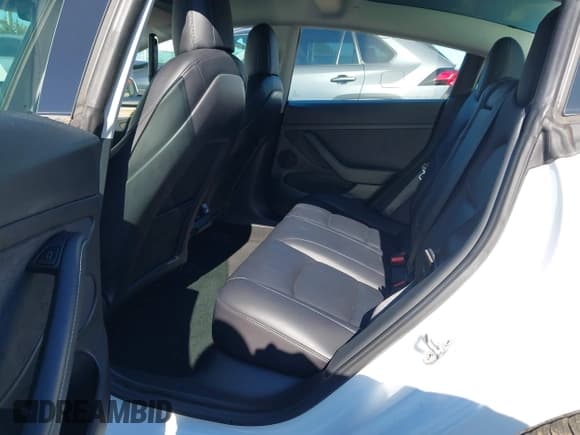 ✅ 2021 Tesla Model 3 Standard Range Plus • VIN: 5YJ3E1EA2MF046412 • Lot: 43575089. Wystawiony na IAAI z przebiegiem 55 851 mil. Bezpłatny archiwum sprzedaży aukcyjnych z USA i szczegółowy raport historii pojazdu na DreamBid. Zdjęcie 8.