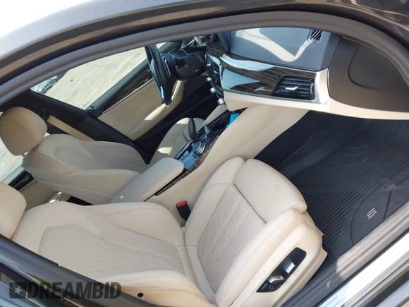 ✅ 2021 BMW 5 Series 530i xDrive • VIN: WBA13BJ04MCF43555 • Lot: 42169253. Listed on IAAI with 43,501 mi. Free auction sales archive from the USA and detailed vehicle history report at DreamBid. Image 5.