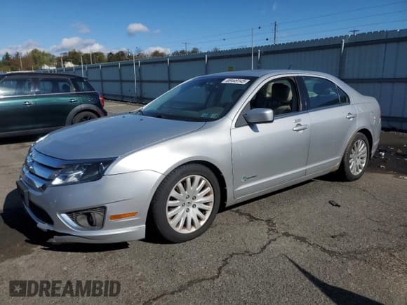 ✅ 2011 Ford Fusion Hybrid • VIN: 3FADP0L3XBR345662 • Лот: 89449145. Опубликован ранее на Copart с пробегом 110 940 миль. Бесплатный доступ к архиву аукционных продаж из США и подробный отчёт об истории автомобиля на DreamBid. Изображение 1.