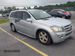 ✅ 2007 Mercedes-Benz GL 450 • VIN: 4JGBF71E57A225377 • Lot: 43063215. Wystawiony na IAAI z przebiegiem 174 927 mil. Bezpłatny archiwum sprzedaży aukcyjnych z USA i szczegółowy raport historii pojazdu na DreamBid. Zdjęcie 1.