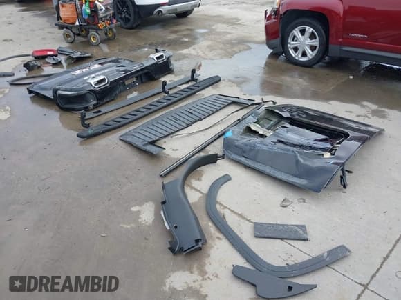 ✅ 2024 GMC Sierra 1500 AT4 • VIN: 1GTUUEEL6RZ346729 • Лот: 41465284. Опубликован ранее на IAAI с пробегом 4 701 миль. Бесплатный доступ к архиву аукционных продаж из США и подробный отчёт об истории автомобиля на DreamBid. Изображение 19.