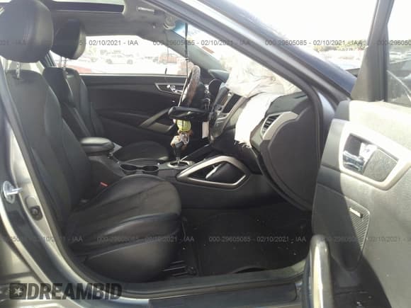 ✅ 2013 Hyundai Veloster w/Black Int • VIN: KMHTC6AD2DU132826 • Lot: 41238320. Wystawiony na IAAI z przebiegiem Nie podano. Bezpłatny archiwum sprzedaży aukcyjnych z USA i szczegółowy raport historii pojazdu na DreamBid. Zdjęcie 5.