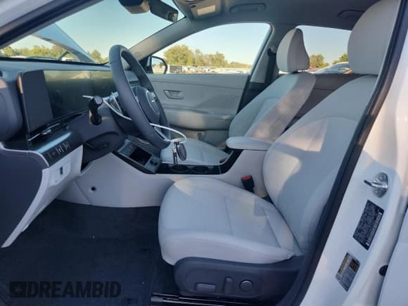 ✅ 2025 Hyundai Kona SEL Convenience • VIN: KM8HC3AB2SU236507 • Лот: 90342805. Опубликован ранее на Copart с пробегом 896 миль. Бесплатный доступ к архиву аукционных продаж из США и подробный отчёт об истории автомобиля на DreamBid. Изображение 7.