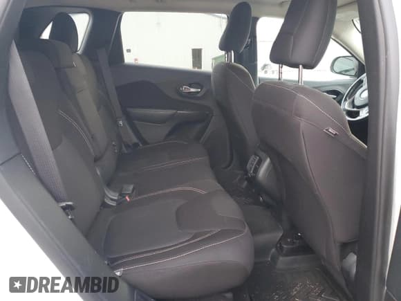 ✅ 2016 Jeep Cherokee Altitude • VIN: 1C4PJLCB8GW217409 • Lot: 92240745. Wystawiony na Copart z przebiegiem 180 798 mil. Bezpłatny archiwum sprzedaży aukcyjnych z USA i szczegółowy raport historii pojazdu na DreamBid. Zdjęcie 11.