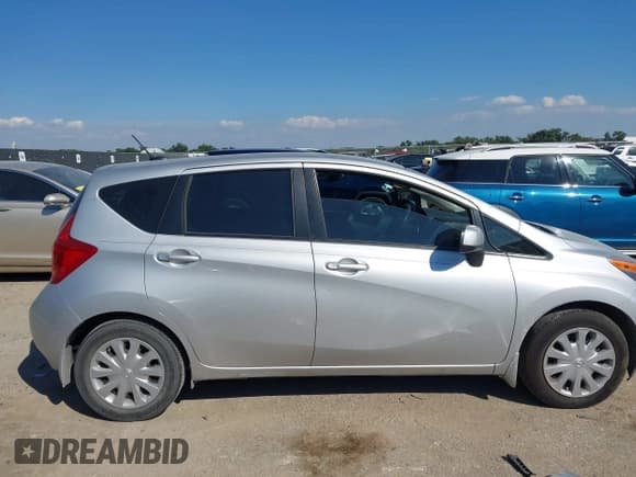 ✅ 2014 Nissan Note S Plus • VIN: 3N1CE2CPXEL433230 • Lot: 43341163. Wystawiony na IAAI z przebiegiem 55 710 mil. Bezpłatny archiwum sprzedaży aukcyjnych z USA i szczegółowy raport historii pojazdu na DreamBid. Zdjęcie 13.