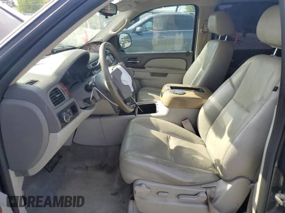 2010 Chevrolet Suburban LT с VIN 1GNUCJE03AR196074, выставлен на аукционе Copart как лот 53870425 с пробегом 265 793 миль миль и Списание • Salvage title. История ставок и продаж доступна на DreamBid. Изображение 7.