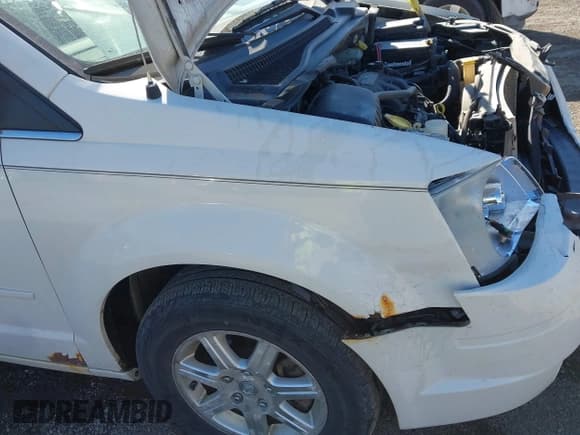 ✅ 2008 Chrysler Town & Country Touring • VIN: 2A8HR54P58R635450 • Lot: 43638098. Listed on IAAI with 322,652 mi. Free auction sales archive from the USA and detailed vehicle history report at DreamBid. Image 6.