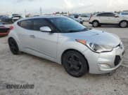 ✅ 2012 Hyundai Veloster w/Red Int • VIN: KMHTC6AD3CU022771 • Lot: 79606664. Wystawiony na Copart z przebiegiem 98 480 mil. Bezpłatny archiwum sprzedaży aukcyjnych z USA i szczegółowy raport historii pojazdu na DreamBid. Zdjęcie 4.