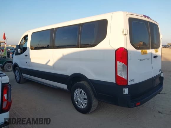 ✅ 2022 Ford Transit Passenger XLT • VIN: 1FBAX2Y80NKA74041 • Lot: 43648584. Wystawiony na IAAI z przebiegiem 198 617 mil. Bezpłatny archiwum sprzedaży aukcyjnych z USA i szczegółowy raport historii pojazdu na DreamBid. Zdjęcie 3.