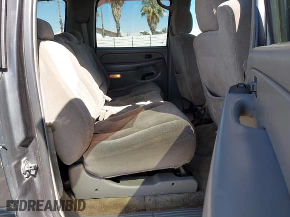 ✅ 2003 Chevrolet Suburban LS • VIN: 3GNEC16T63G115908 • Лот: 41950165. Опубликован ранее на IAAI с пробегом 202 075 миль. Бесплатный доступ к архиву аукционных продаж из США и подробный отчёт об истории автомобиля на DreamBid. Изображение 8.