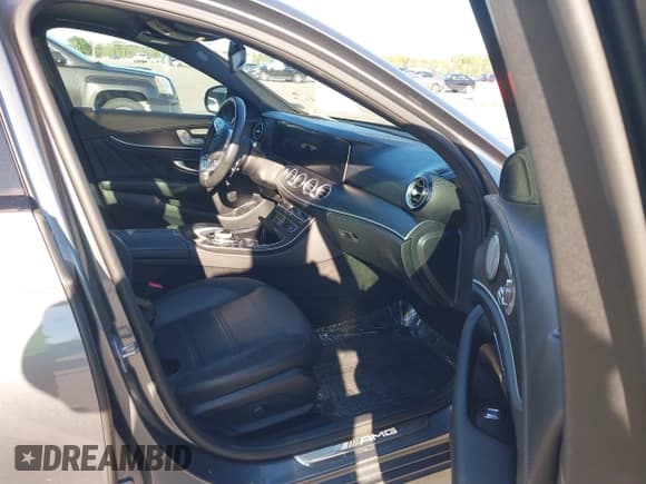 ✅ 2019 Mercedes-Benz E 53 AMG • VIN: WDDZF6BBXKA491848 • Lot: 39120298. Listed on IAAI with 37,330 mi. Free auction sales archive from the USA and detailed vehicle history report at DreamBid. Image 5.