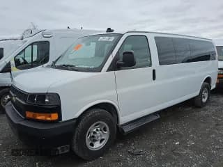✅ 2022 Chevrolet Express Passenger LS • VIN: 1GAZGNFPXN1290651 • Lot: 49330615. Listed on Copart with 31,309 mi. Free auction sales archive from the USA and detailed vehicle history report at DreamBid. Image 1.